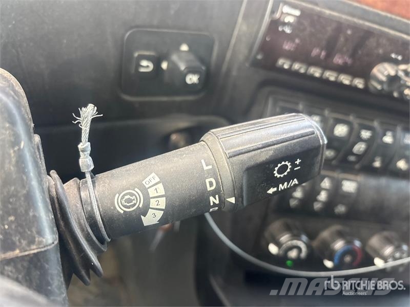 International LT625 Седельные тягачи