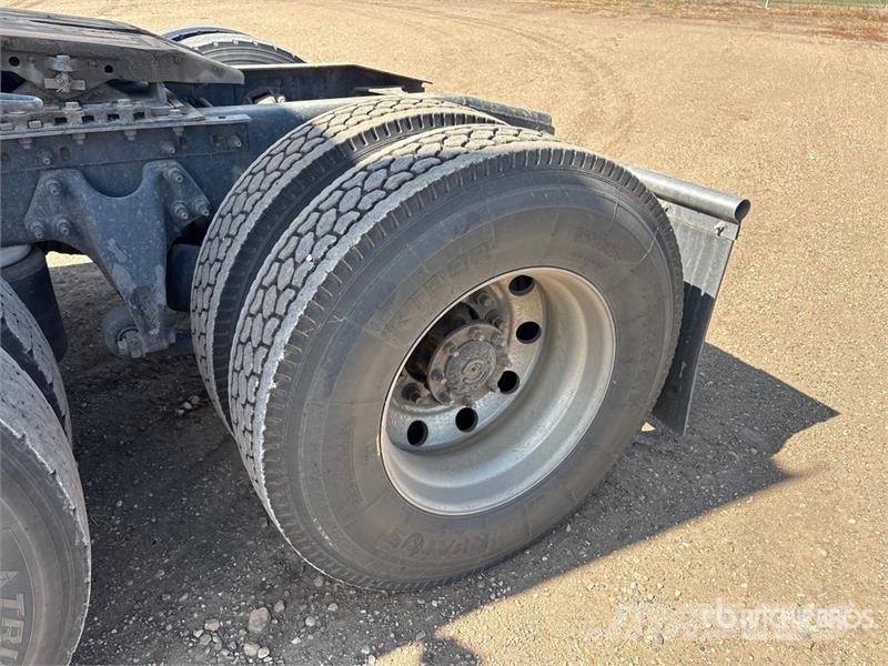 International LT625 Truck Tractor Units