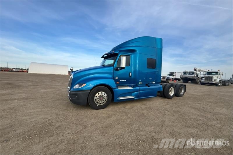 International LT625 Седельные тягачи