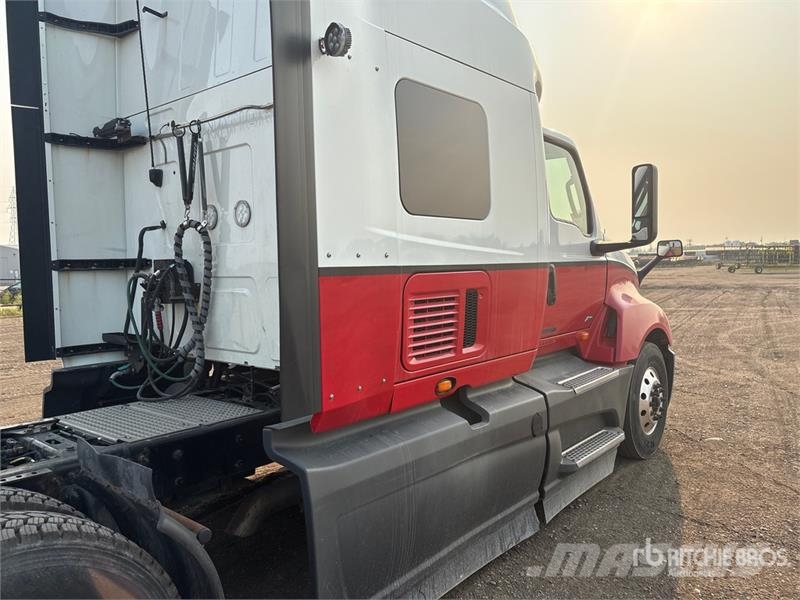 International LT625 Truck Tractor Units
