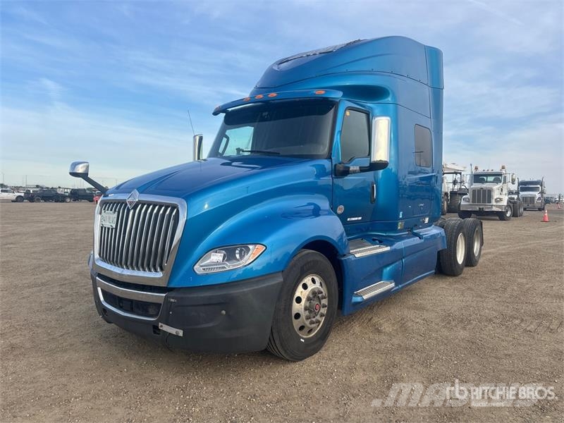 International LT625 Седельные тягачи
