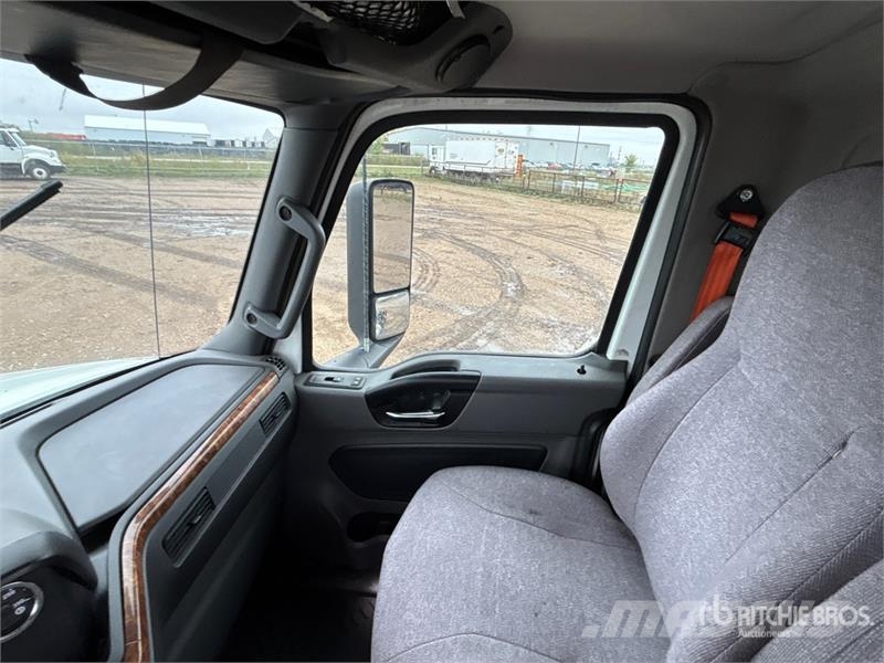 International LT625 6x4 T/A Day Cab Truck Tractor Motrici e Trattori Stradali