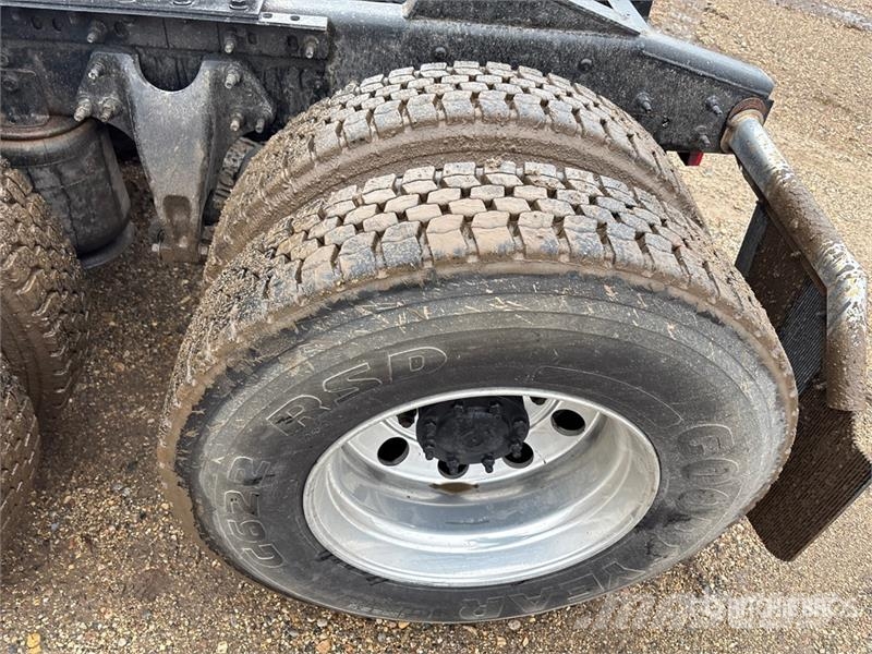 International LT625 6x4 T/A Day Cab Truck Tractor Motrici e Trattori Stradali