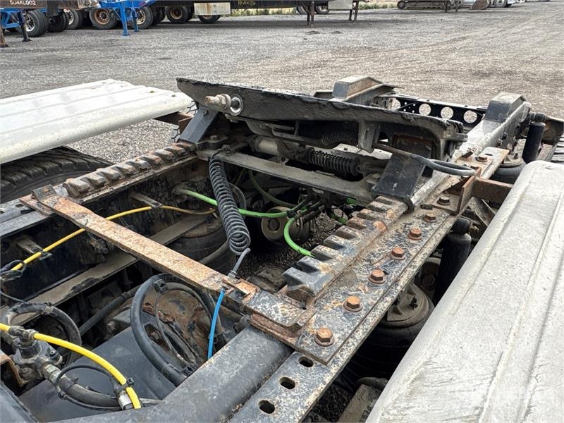 International LT625 6x4 T/A Day Cab Truck Tractor Trekkvogner