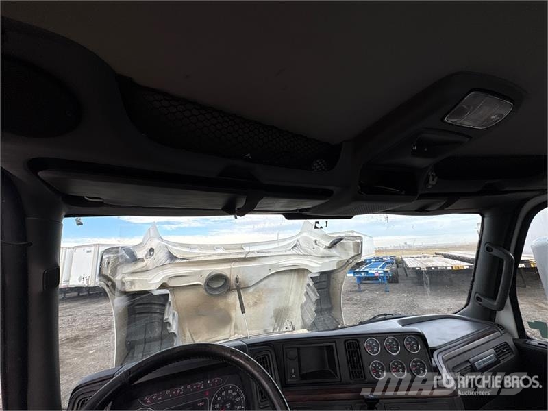 International LT625 6x4 T/A Day Cab Truck Tractor Trekkvogner
