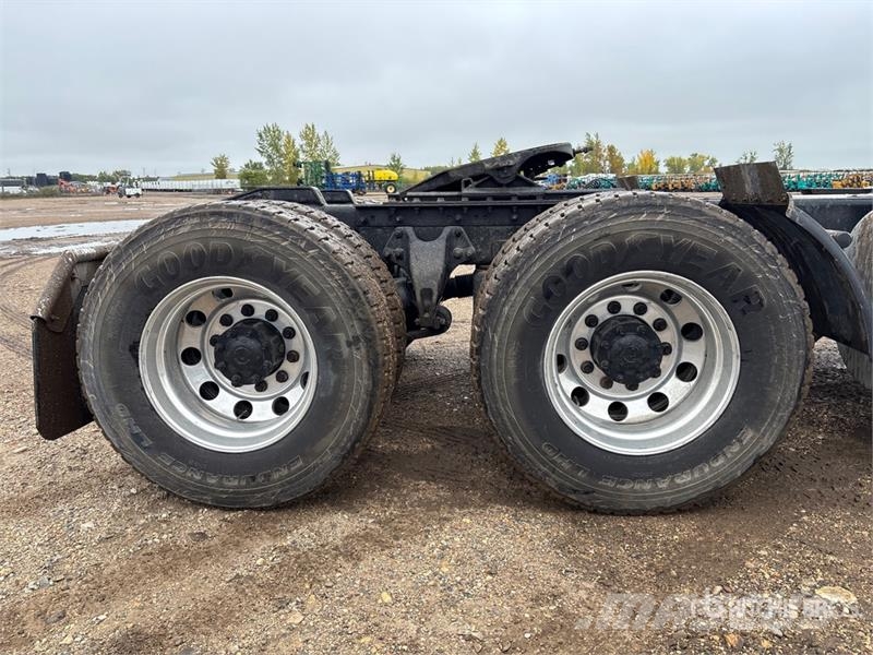 International LT625 6x4 T/A Day Cab Truck Tractor Motrici e Trattori Stradali