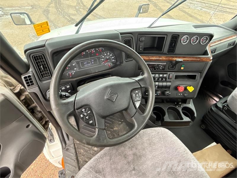 International LT625 6x4 T/A Day Cab Truck Tractor Motrici e Trattori Stradali