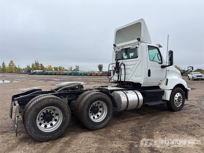 International LT625 6x4 T/A Day Cab Truck Tractor Motrici e Trattori Stradali