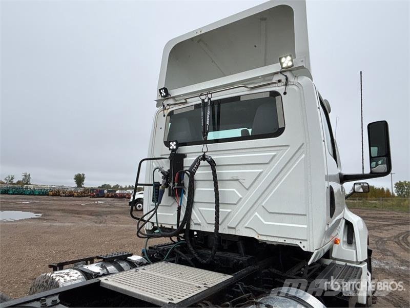 International LT625 6x4 T/A Day Cab Truck Tractor Motrici e Trattori Stradali