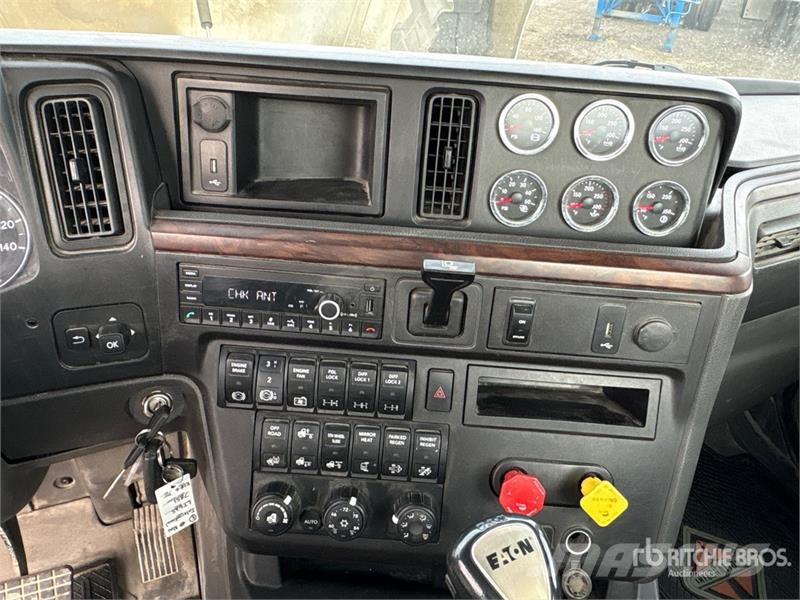 International LT625 6x4 T/A Day Cab Truck Tractor Trekkvogner