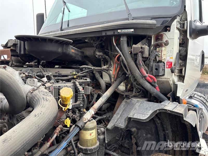 International LT625 6x4 T/A Day Cab Truck Tractor Motrici e Trattori Stradali