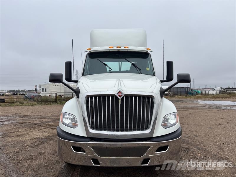 International LT625 6x4 T/A Day Cab Truck Tractor Motrici e Trattori Stradali