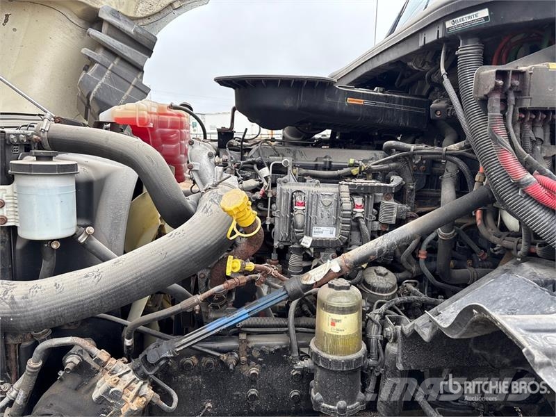 International LT625 6x4 T/A Day Cab Truck Tractor Motrici e Trattori Stradali
