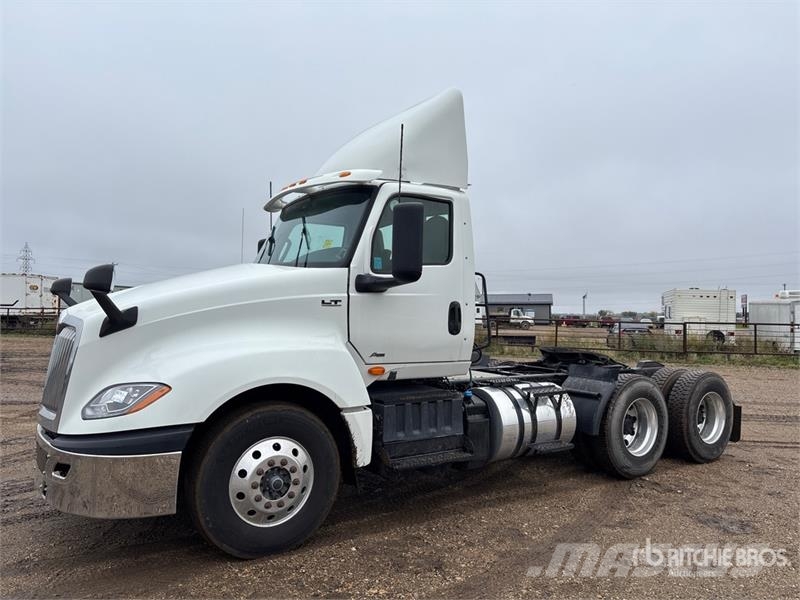 International LT625 6x4 T/A Day Cab Truck Tractor Motrici e Trattori Stradali