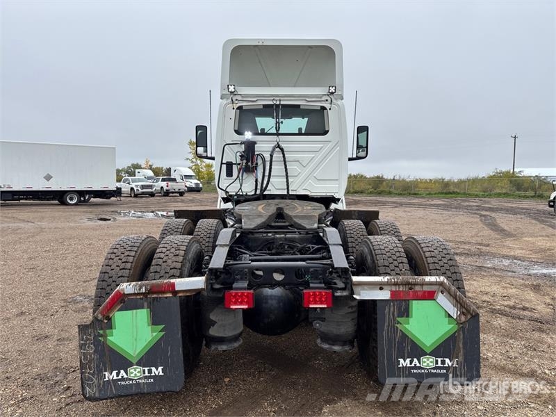 International LT625 6x4 T/A Day Cab Truck Tractor Motrici e Trattori Stradali