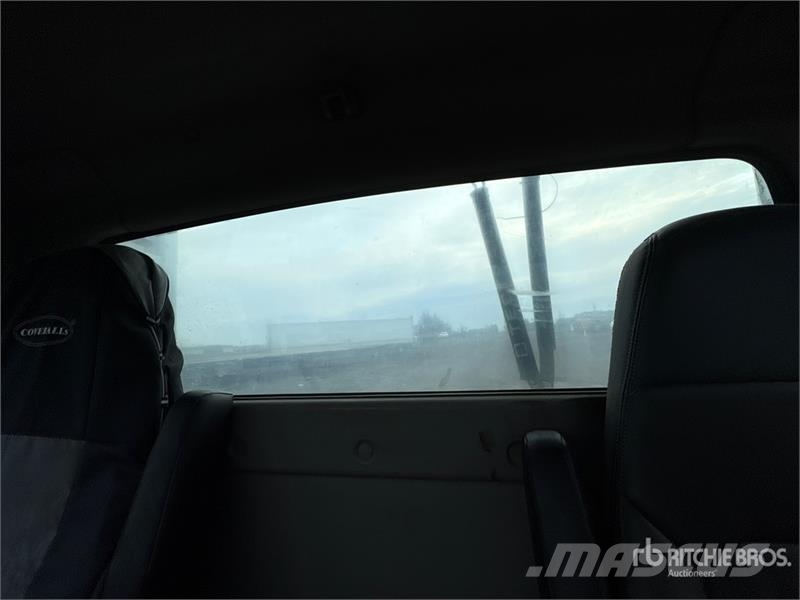 International LT625 6x4 T/A Day Cab Truck Tractor Trekkvogner