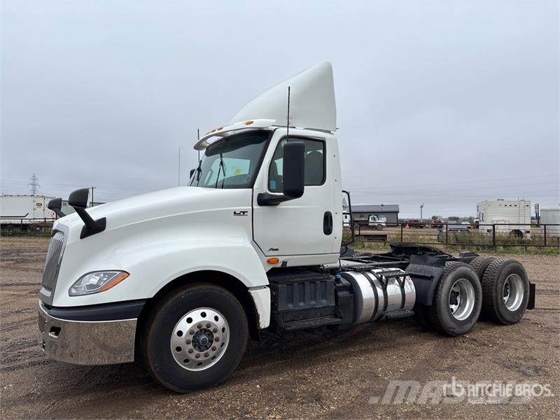 International LT625 6x4 T/A Day Cab Truck Tractor Motrici e Trattori Stradali