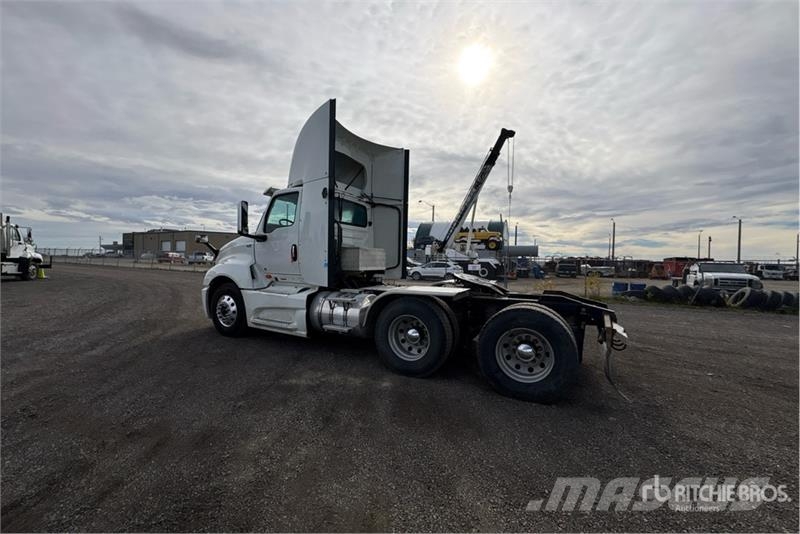 International LT625 6x4 T/A Day Cab Truck Tractor Sattelzugmaschinen