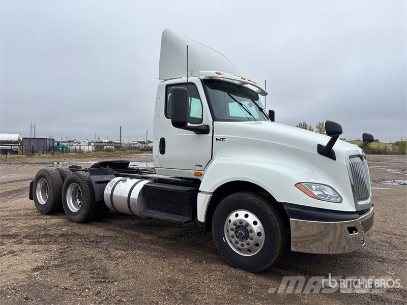 International LT625 6x4 T/A Day Cab Truck Tractor Motrici e Trattori Stradali