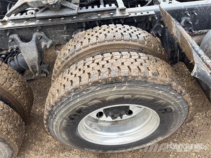 International LT625 6x4 T/A Day Cab Truck Tractor Motrici e Trattori Stradali