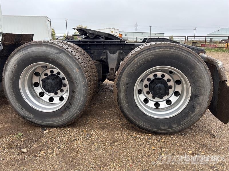 International LT625 6x4 T/A Day Cab Truck Tractor Motrici e Trattori Stradali