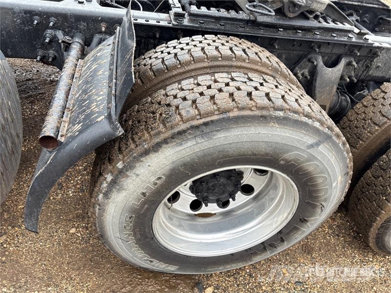 International LT625 6x4 T/A Day Cab Truck Tractor Motrici e Trattori Stradali