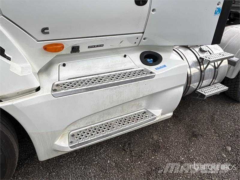 International LT625 6x4 T/A Day Cab Truck Tractor Trekkvogner