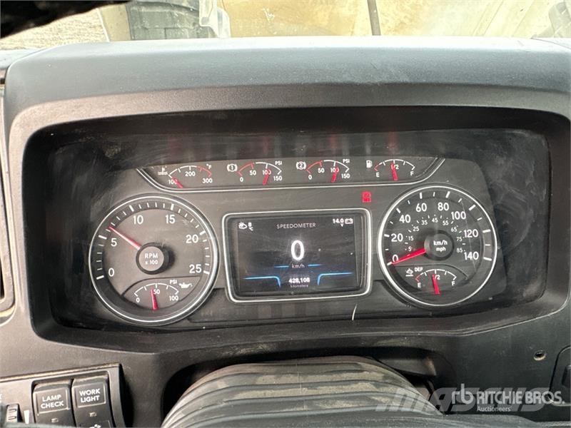 International LT625 6x4 T/A Day Cab Truck Tractor Trekkvogner