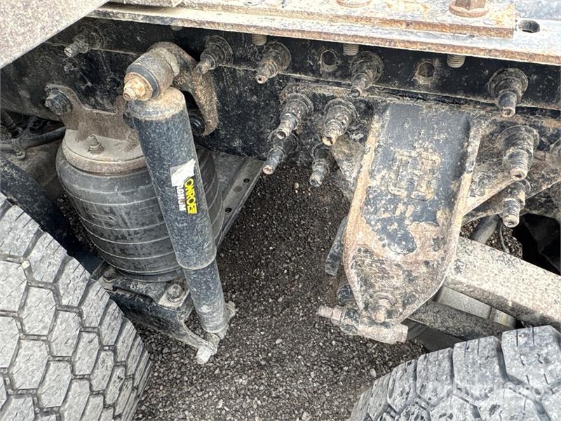International LT625 6x4 T/A Day Cab Truck Tractor Trekkvogner