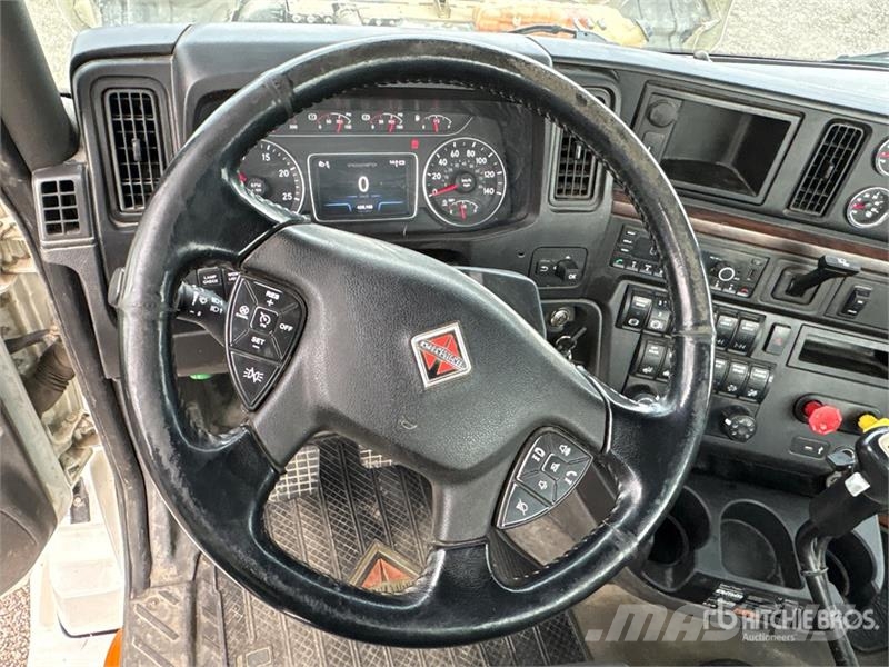 International LT625 6x4 T/A Day Cab Truck Tractor Trekkvogner