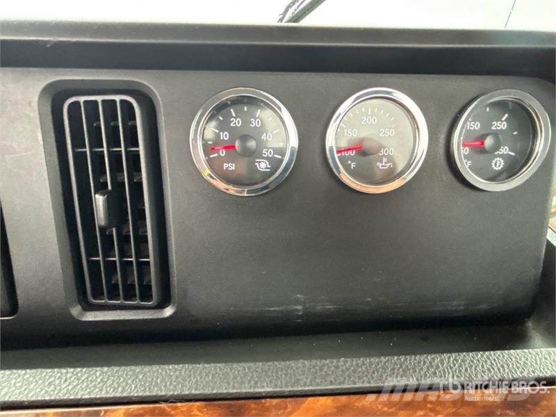 International LT625 6x4 T/A Day Cab Truck Tractor Motrici e Trattori Stradali