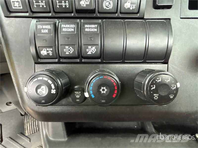 International LT625 6x4 T/A Day Cab Truck Tractor Motrici e Trattori Stradali
