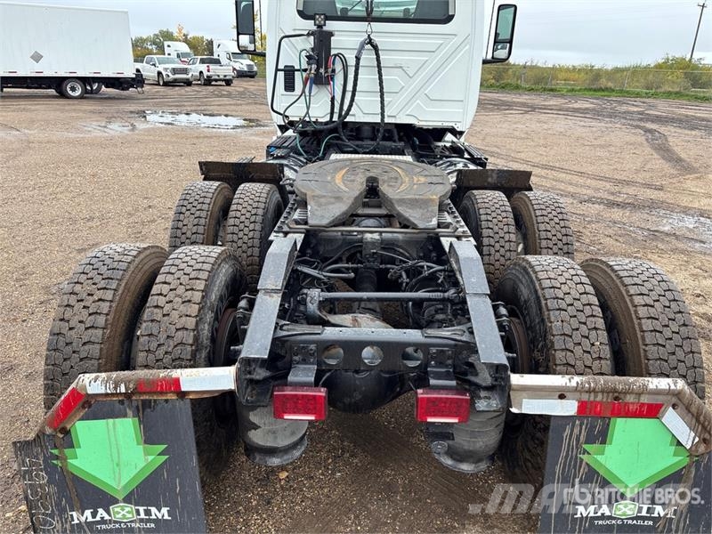 International LT625 6x4 T/A Day Cab Truck Tractor Motrici e Trattori Stradali