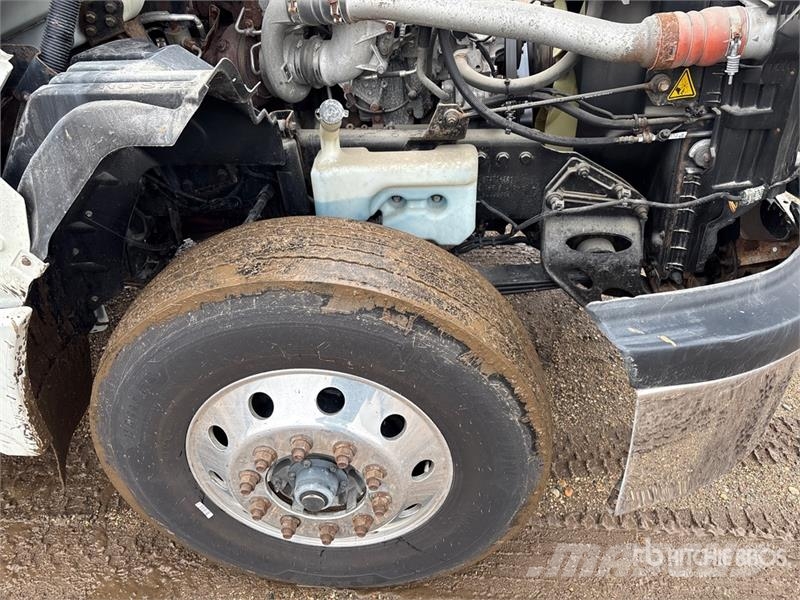 International LT625 6x4 T/A Day Cab Truck Tractor Motrici e Trattori Stradali