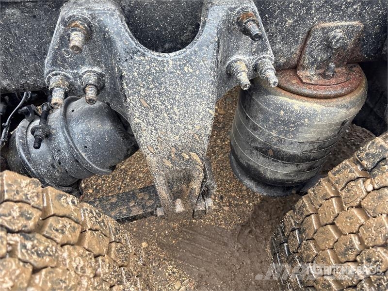 International LT625 6x4 T/A Day Cab Truck Tractor Motrici e Trattori Stradali
