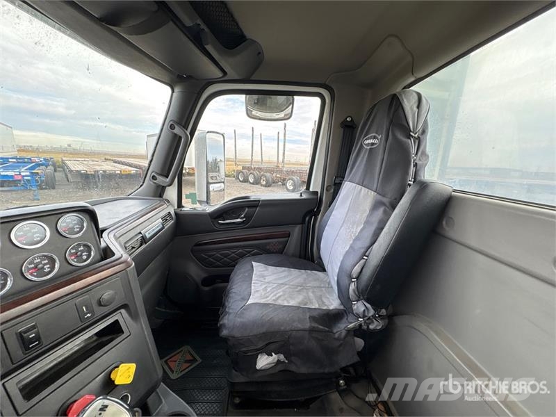 International LT625 6x4 T/A Day Cab Truck Tractor Trekkvogner