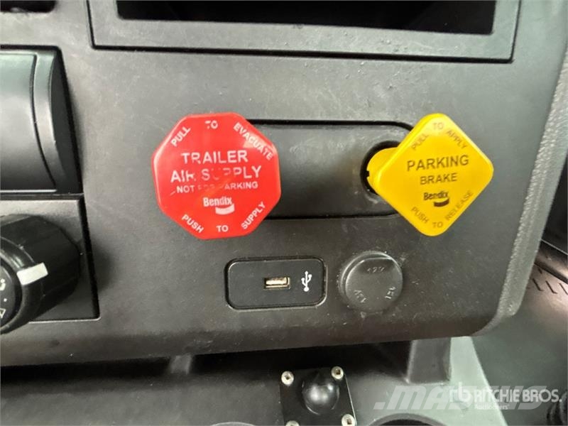 International LT625 6x4 T/A Day Cab Truck Tractor Motrici e Trattori Stradali