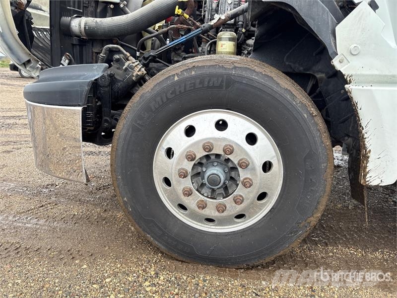 International LT625 6x4 T/A Day Cab Truck Tractor Motrici e Trattori Stradali