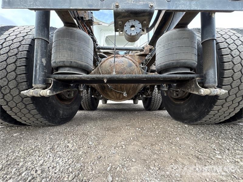 International LT625 6x4 T/A Day Cab Truck Tractor Trekkvogner