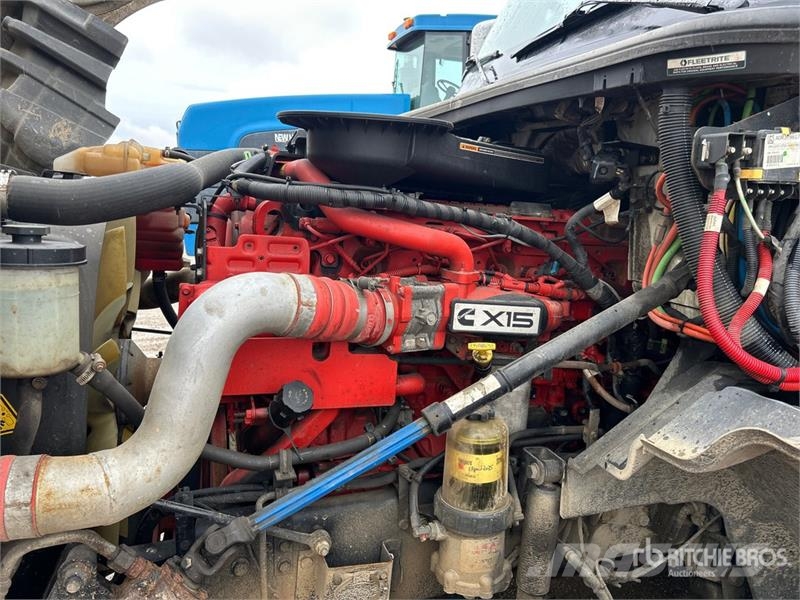 International LT62F 6x4 T/A Sleeper Truck Tractor (Inoperable) Влекачи