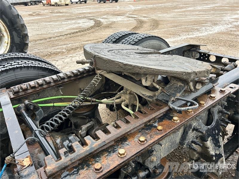 International LT62F 6x4 T/A Sleeper Truck Tractor (Inoperable) Влекачи