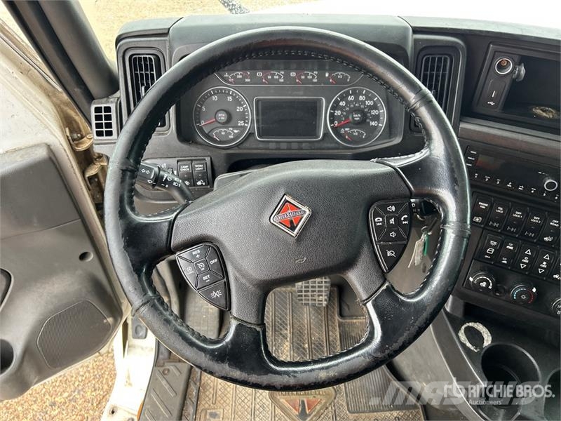International LT62F 6x4 T/A Sleeper Truck Tractor (Inoperable) Влекачи
