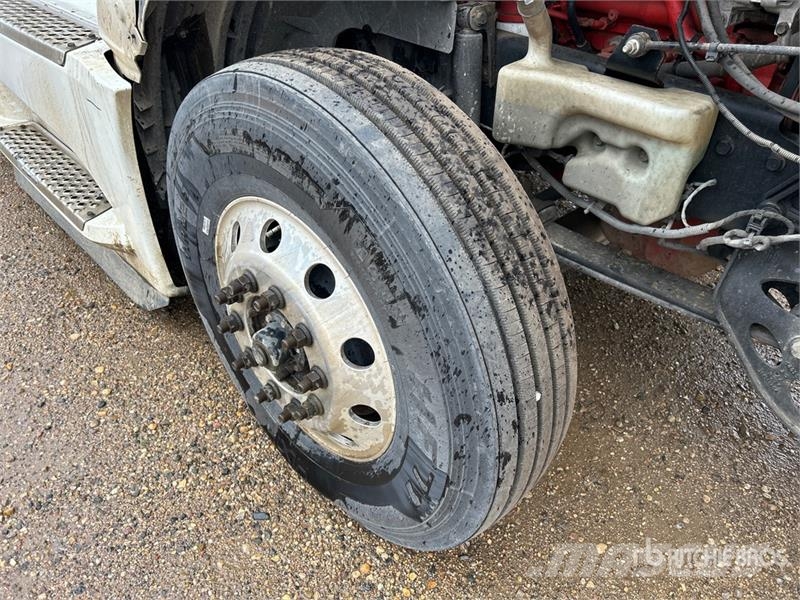 International LT62F 6x4 T/A Sleeper Truck Tractor (Inoperable) Влекачи