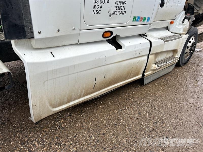 International LT62F 6x4 T/A Sleeper Truck Tractor (Inoperable) Влекачи