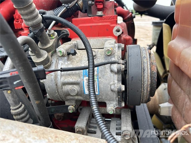 International LT62F 6x4 T/A Sleeper Truck Tractor (Inoperable) Влекачи