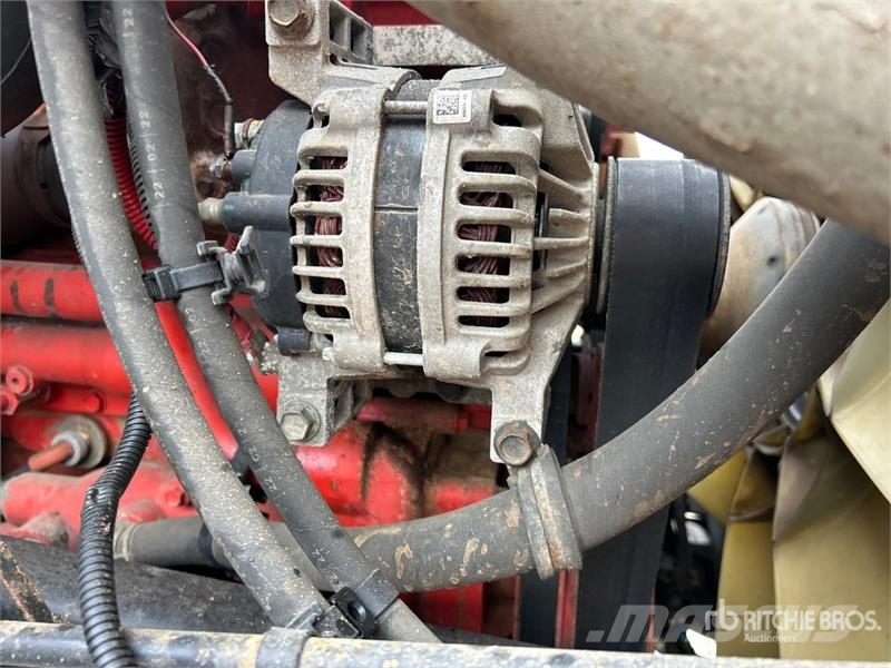 International LT62F 6x4 T/A Sleeper Truck Tractor (Inoperable) Влекачи