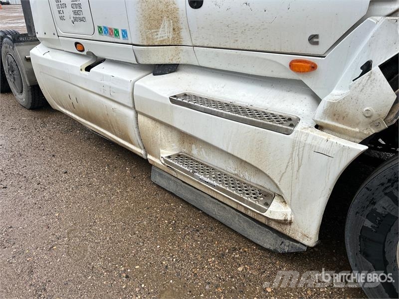 International LT62F 6x4 T/A Sleeper Truck Tractor (Inoperable) Влекачи