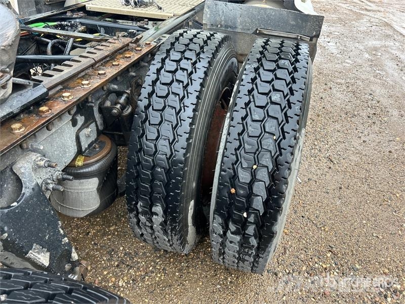International LT62F 6x4 T/A Sleeper Truck Tractor (Inoperable) Влекачи