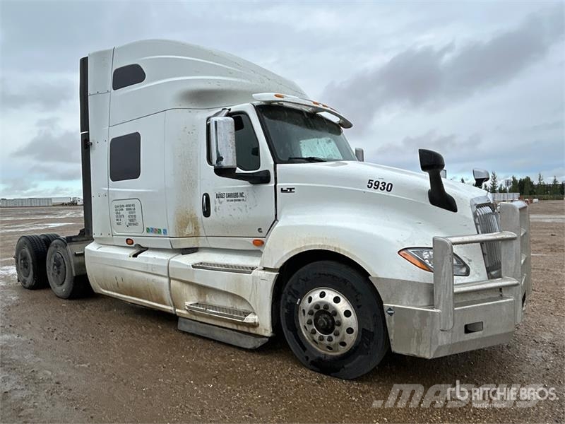 International LT62F 6x4 T/A Sleeper Truck Tractor (Inoperable) Влекачи