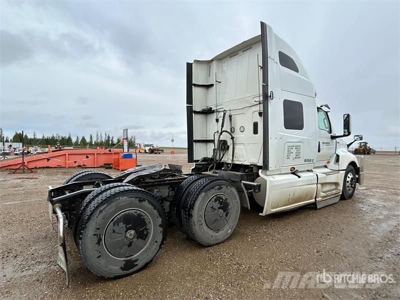 International LT62F 6x4 T/A Sleeper Truck Tractor (Inoperable) Влекачи